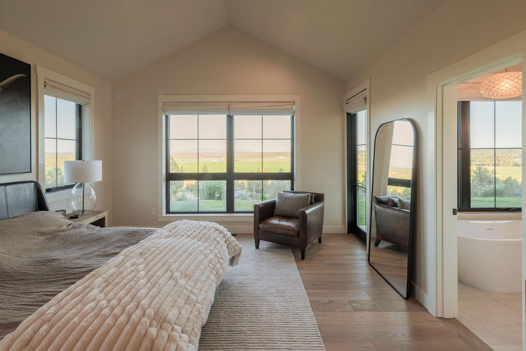 9909 NW Coyner Avenue