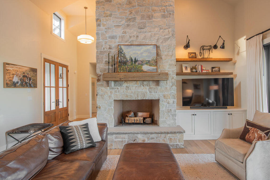 9909 NW Coyner Avenue