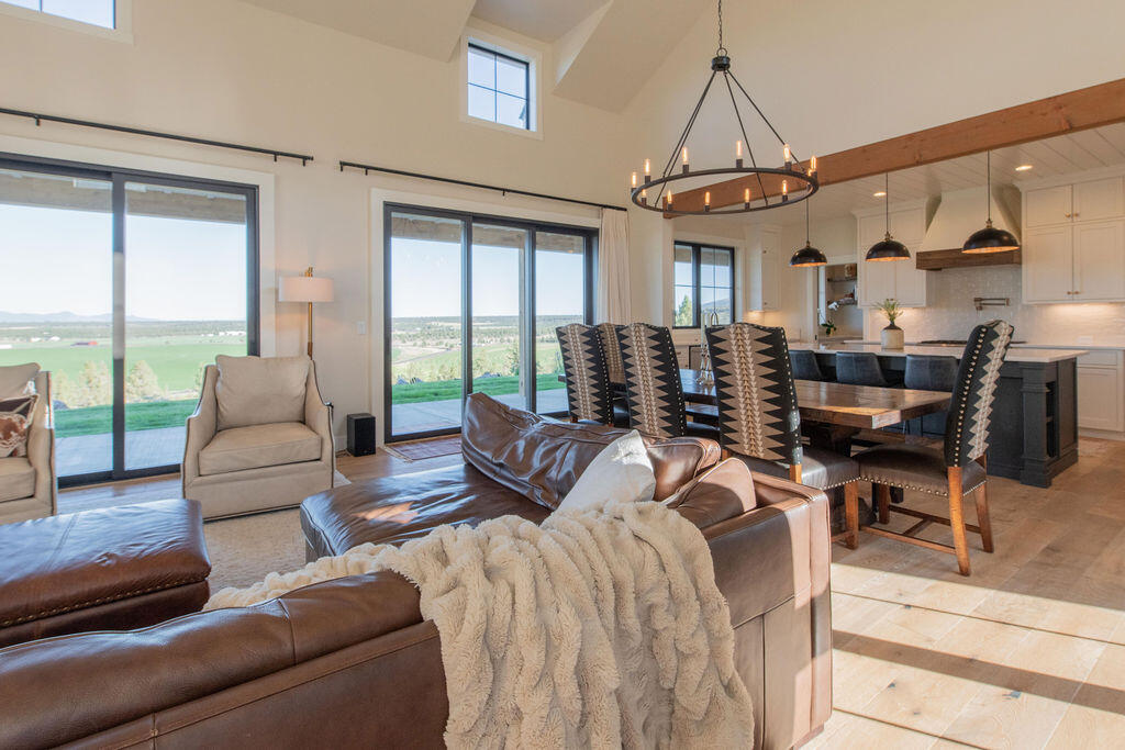 9909 NW Coyner Avenue