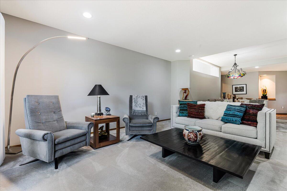 60841 Willow Creek Loop