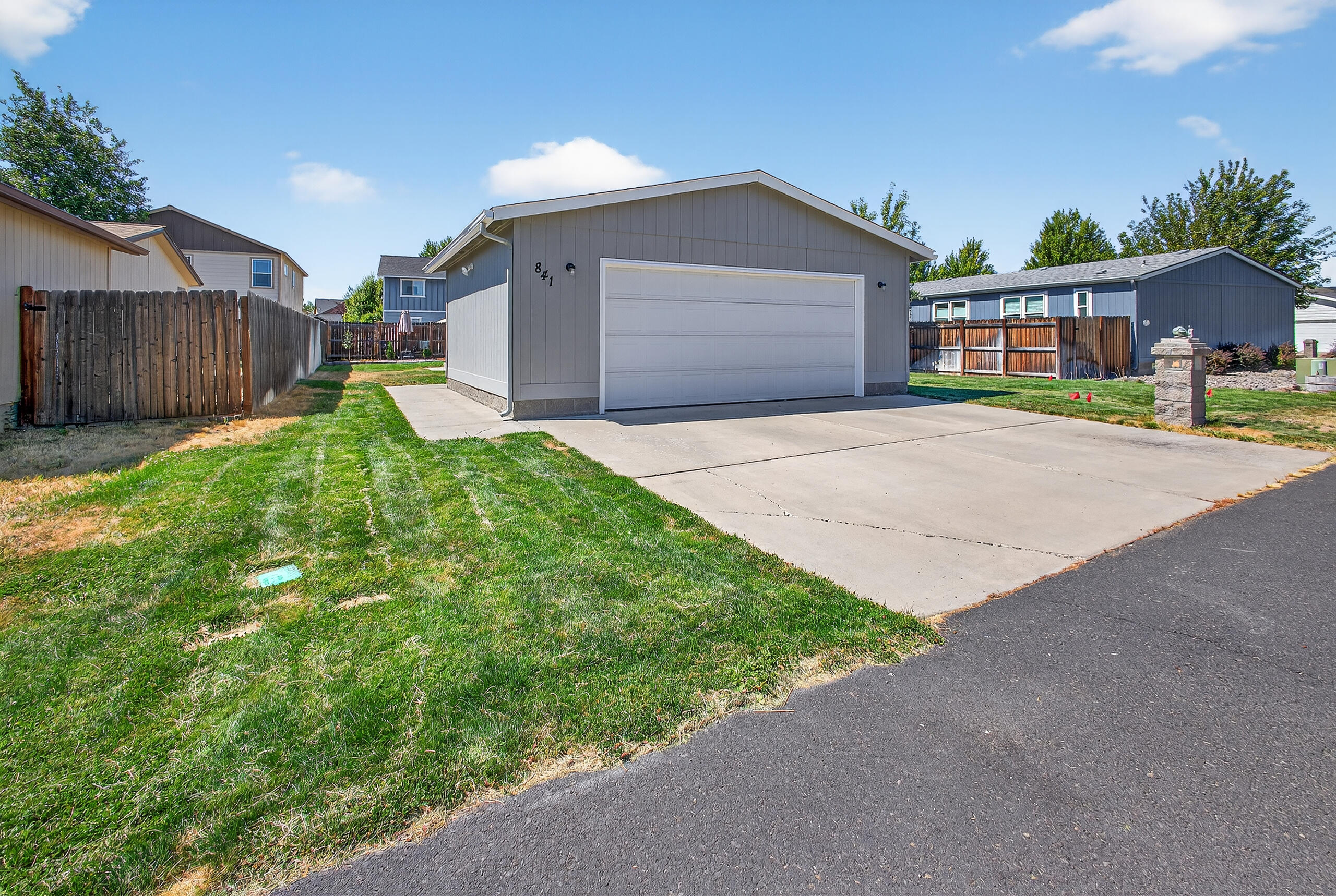 841 NE Shoshone Drive