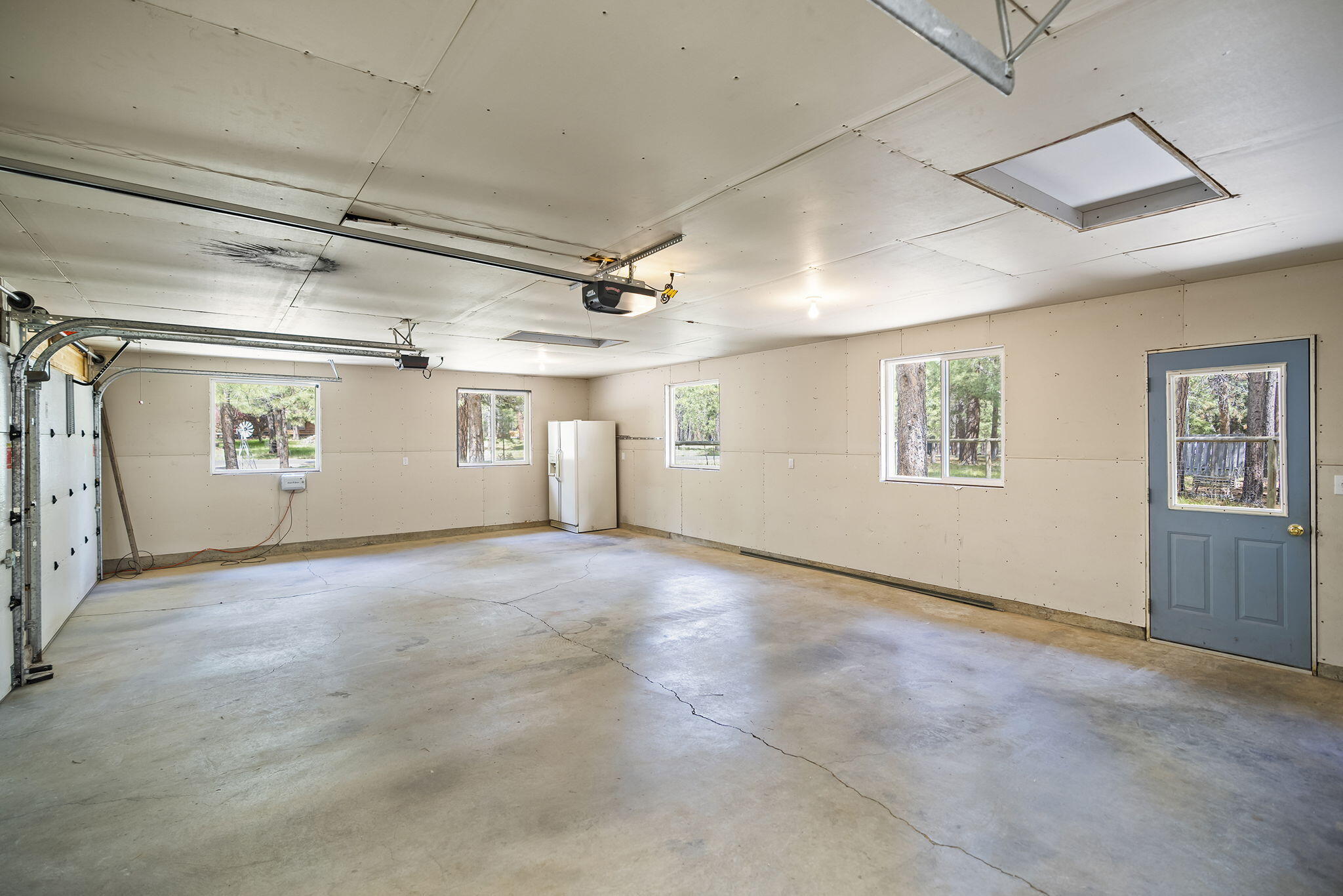 14485 Mountain View Loop