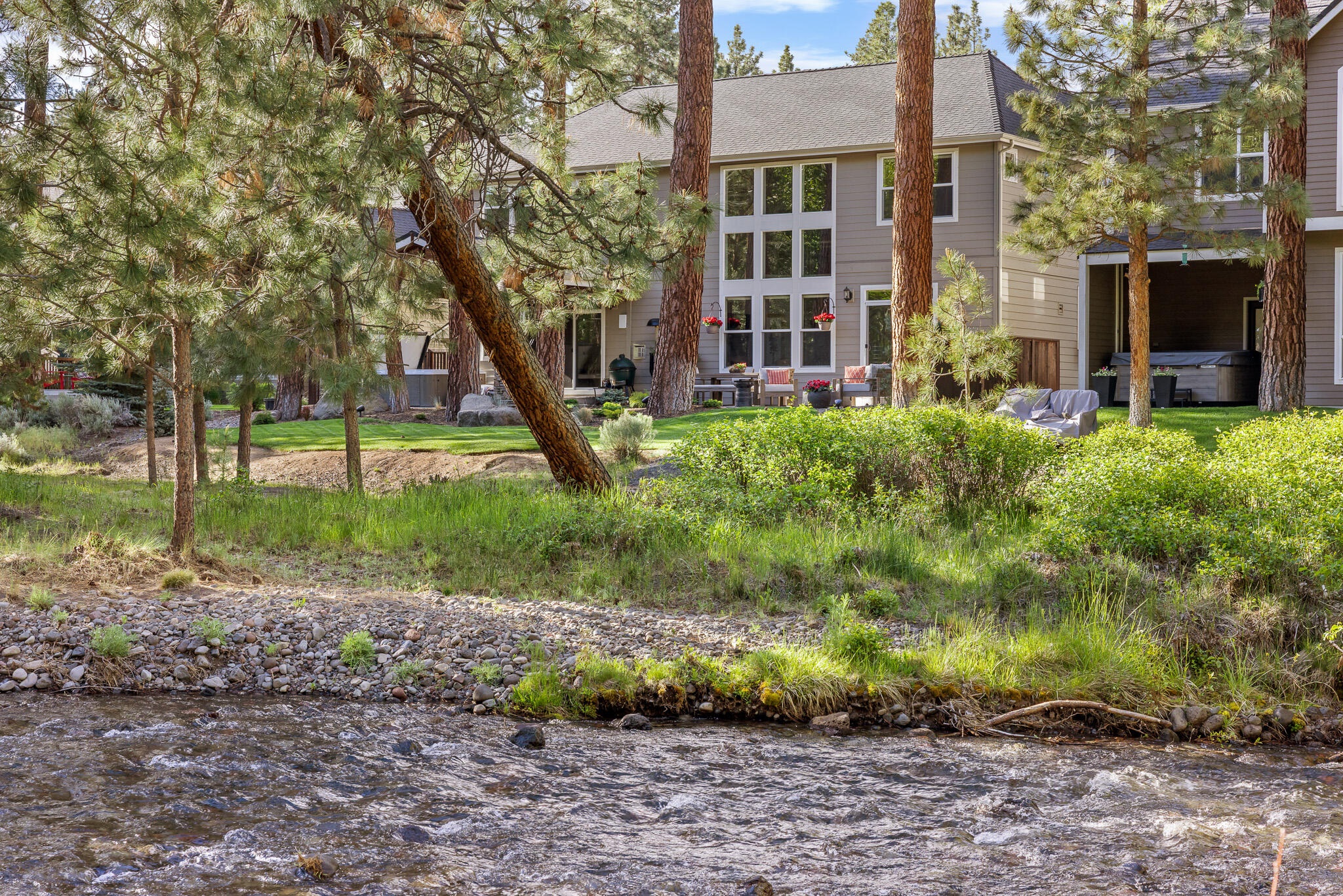 1041 E Timber Pine Drive