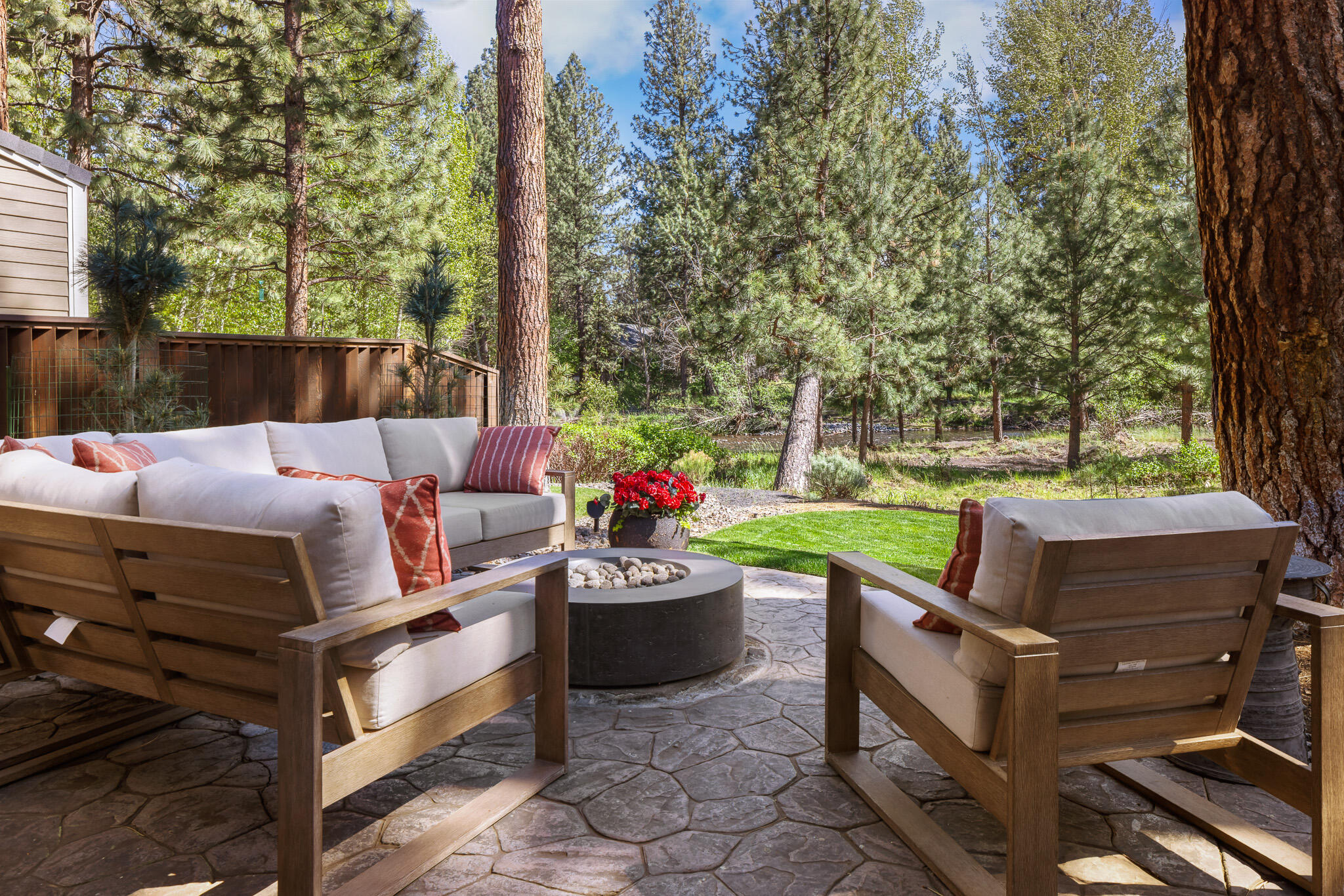 1041 E Timber Pine Drive