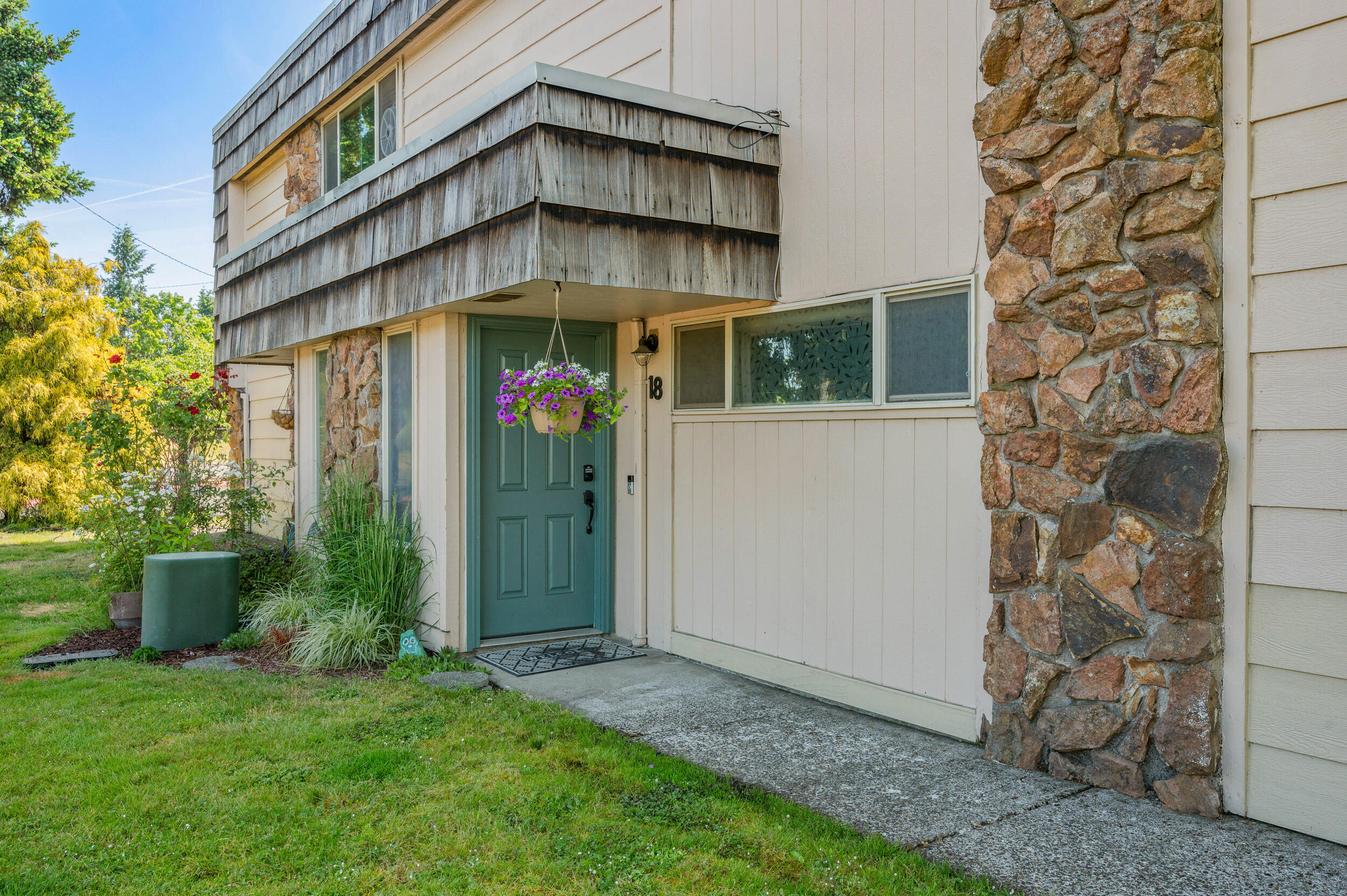 2727 Gateway Street, APT 18