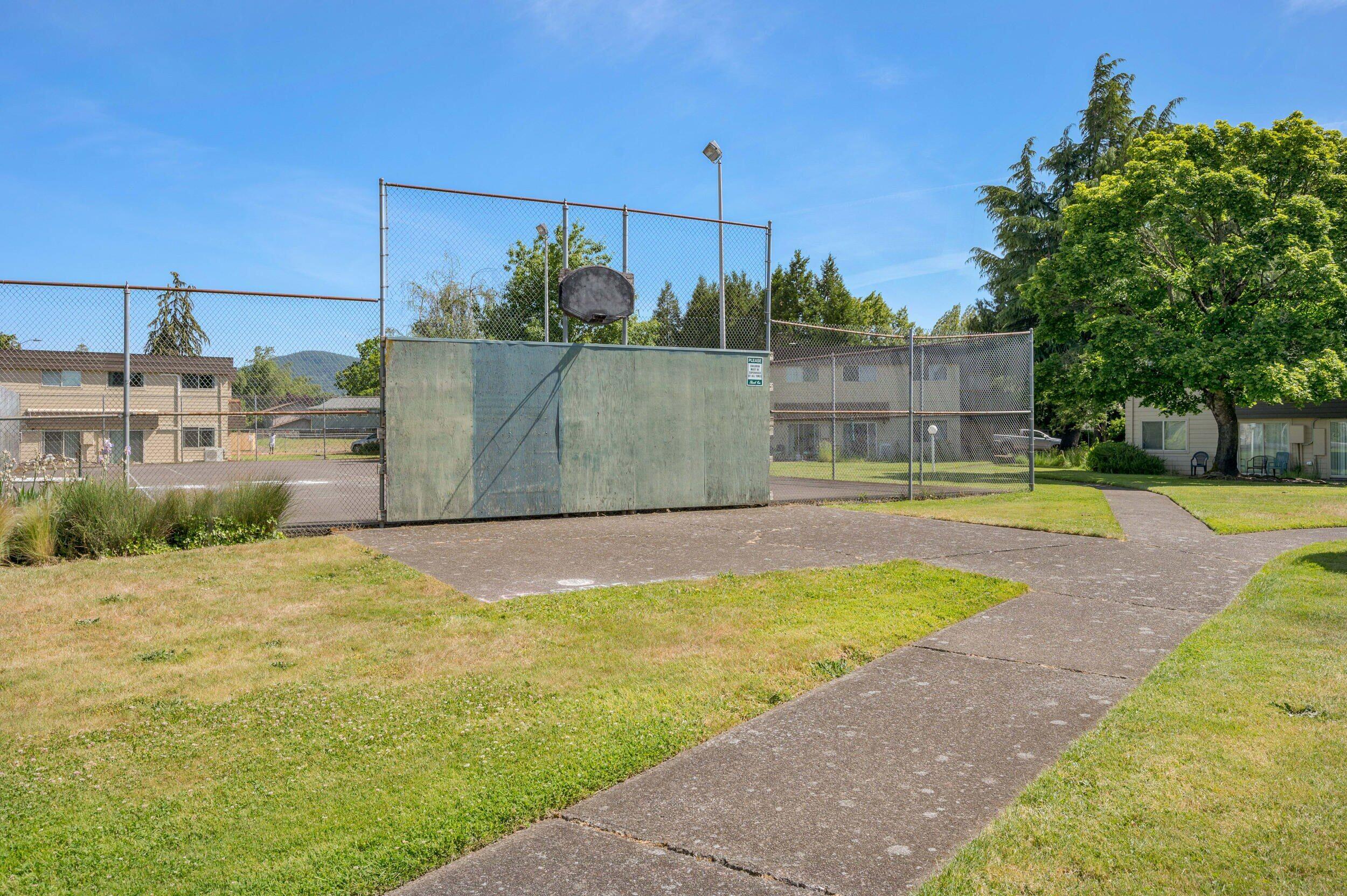 2727 Gateway Street, APT 18