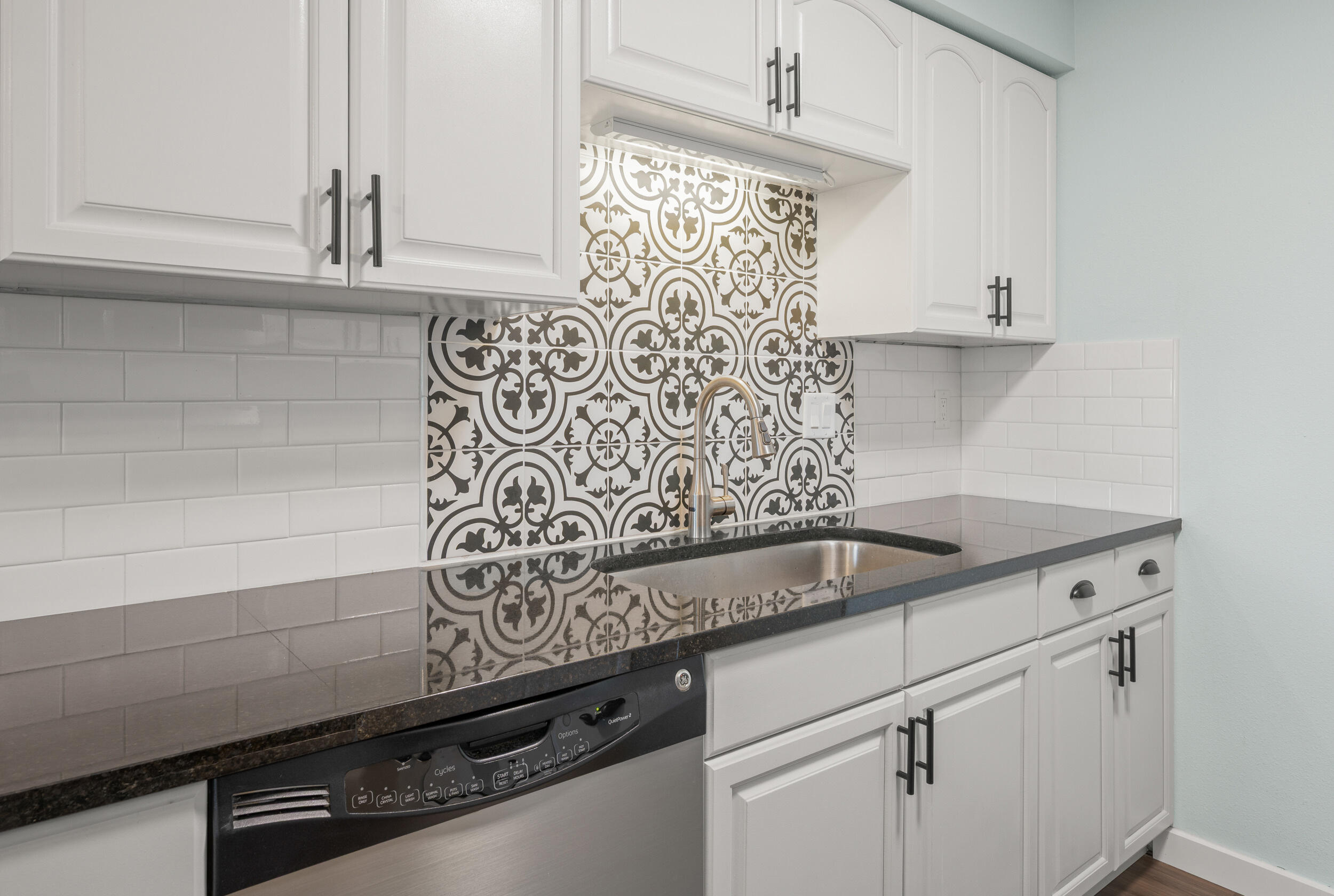 2727 Gateway Street, APT 18