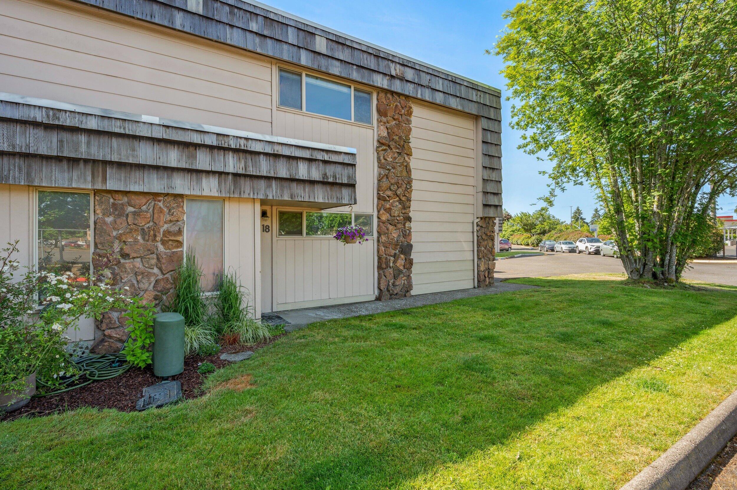 2727 Gateway Street, APT 18