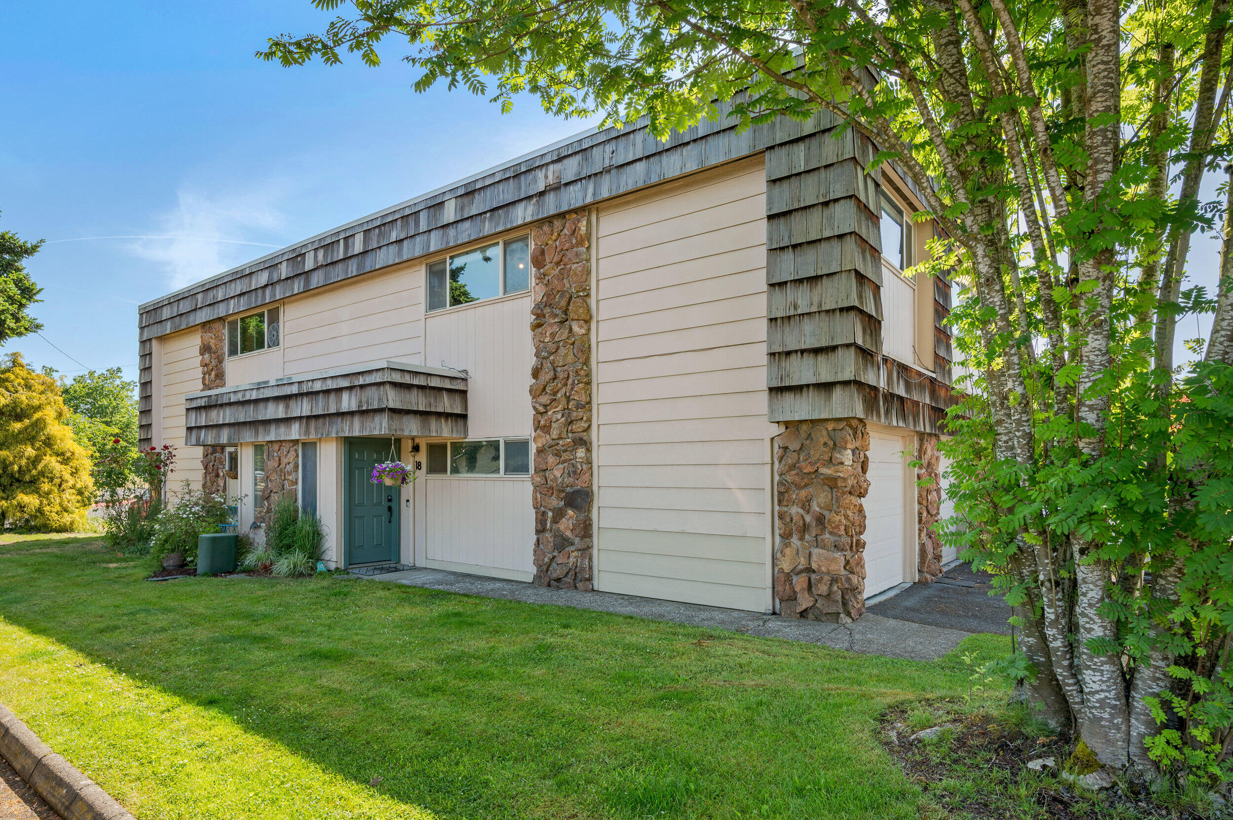 2727 Gateway Street, APT 18