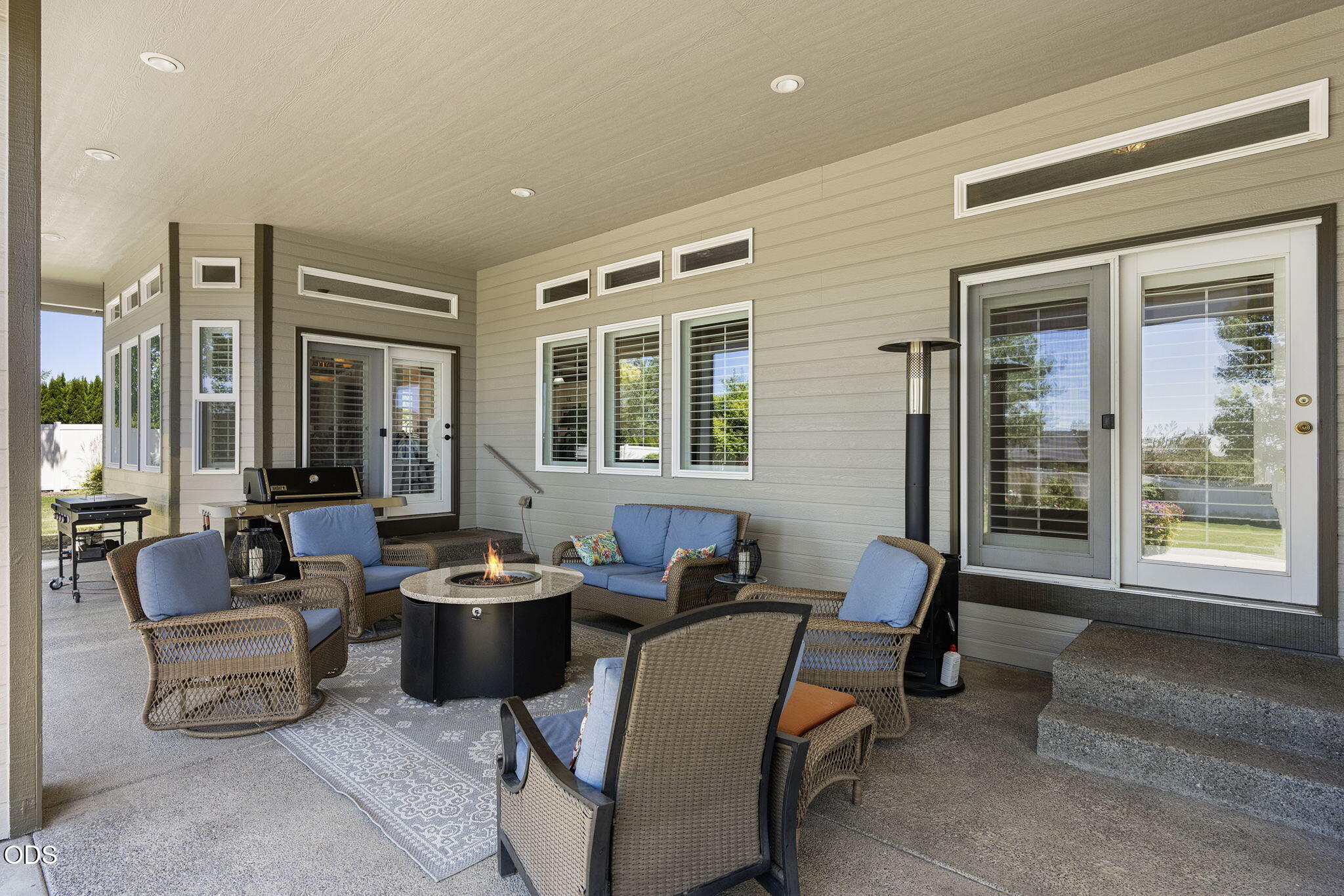 3091 NW West Hills Loop