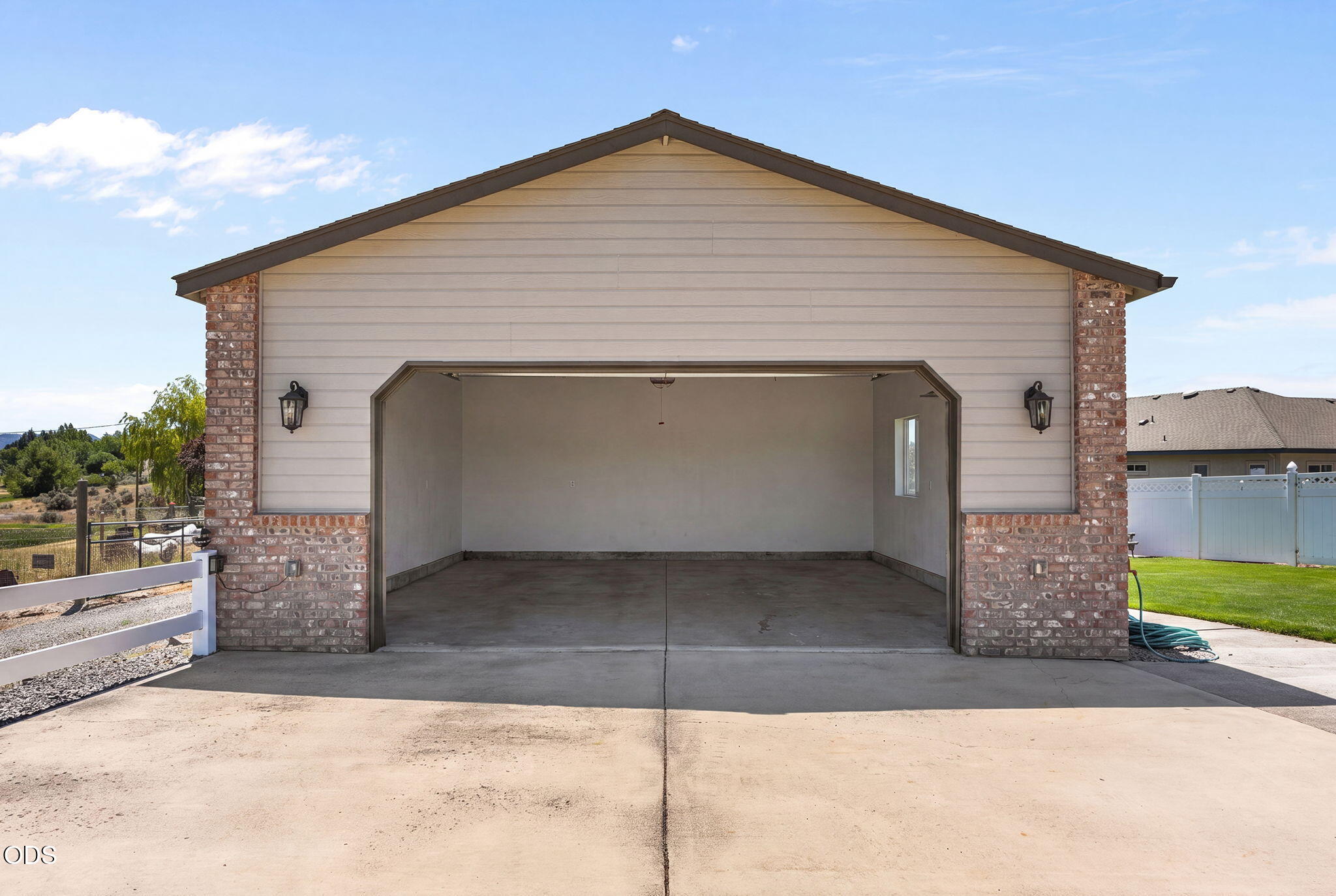 3091 NW West Hills Loop