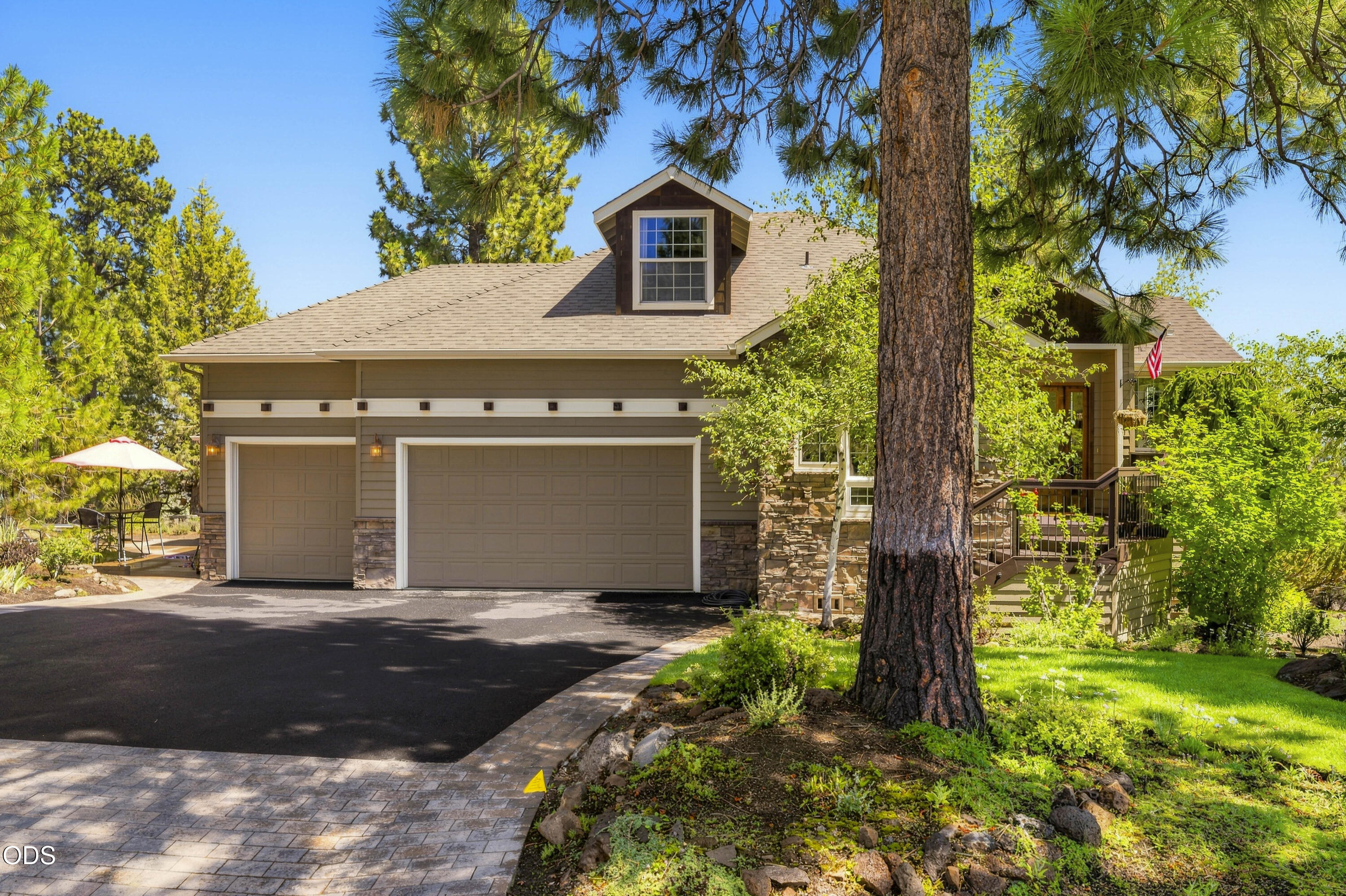 1158 NW Redfield Circle