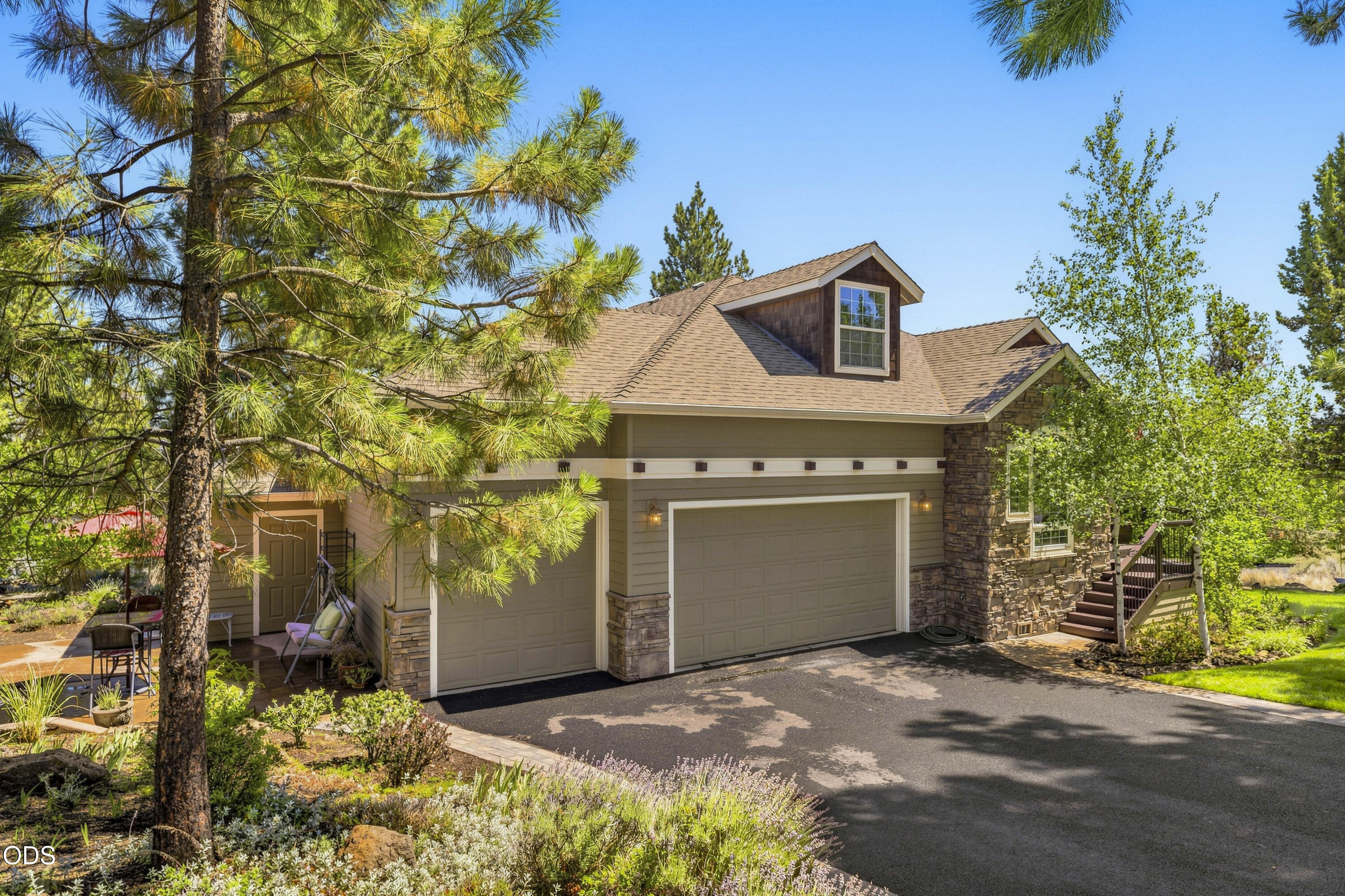 1158 NW Redfield Circle