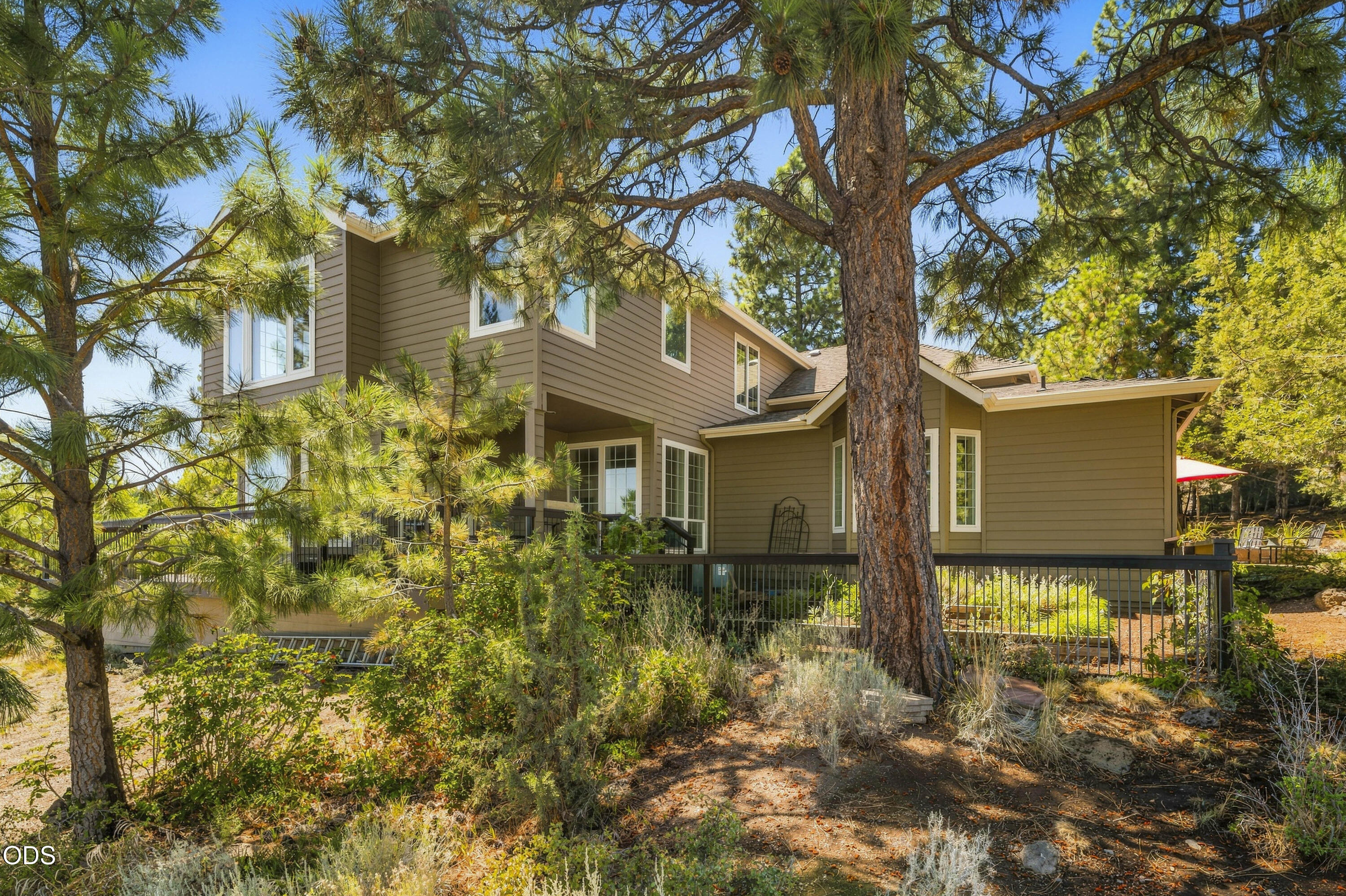 1158 NW Redfield Circle