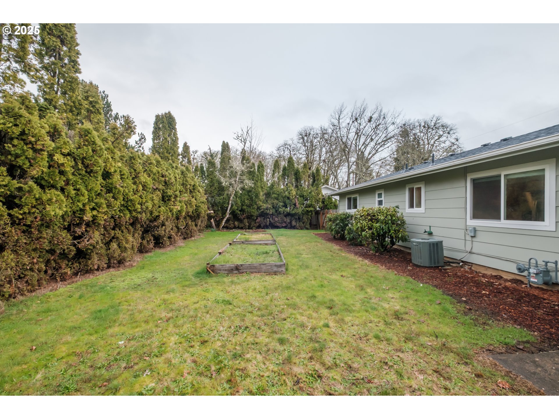 587 SW RIVER DR