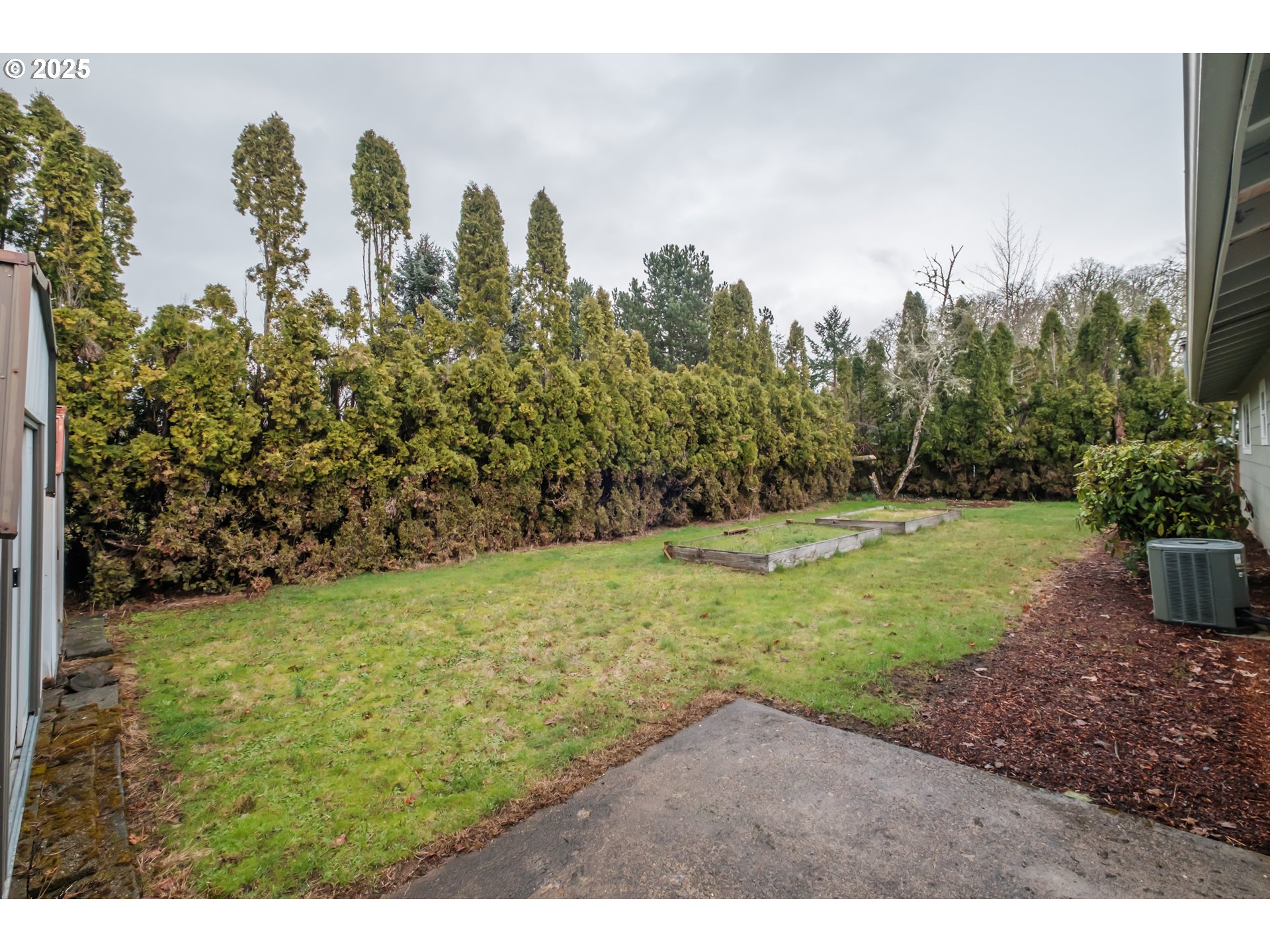 587 SW RIVER DR