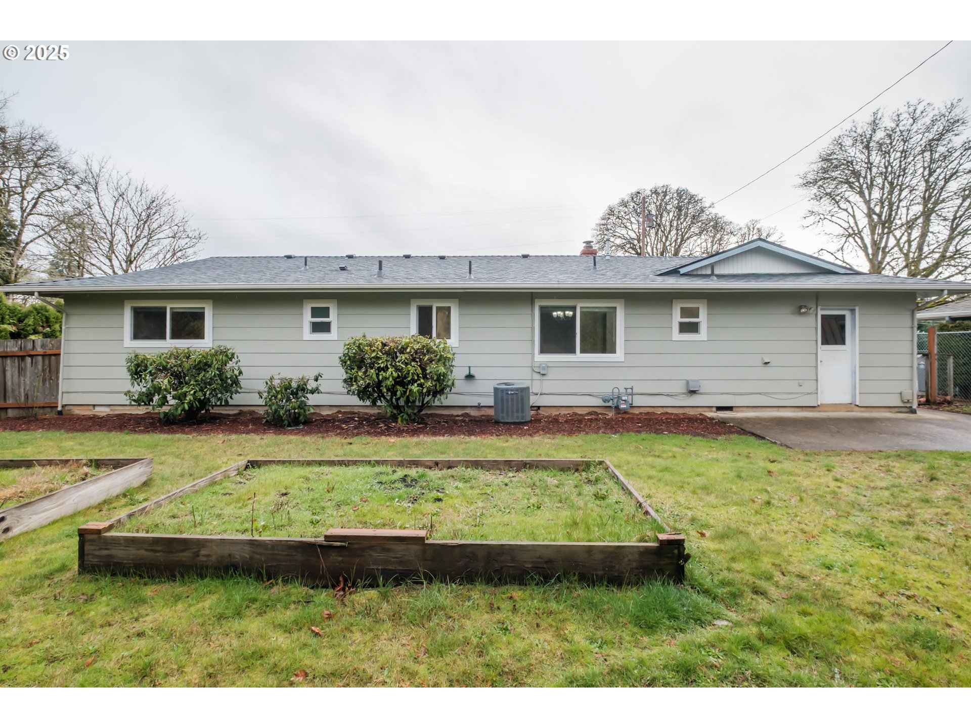 587 SW RIVER DR
