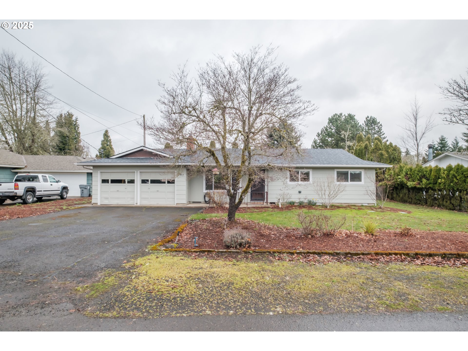 587 SW RIVER DR