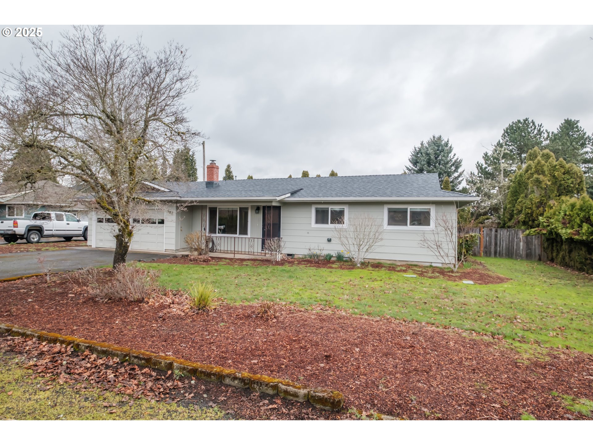 587 SW RIVER DR
