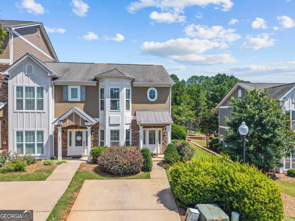 1091 Redbud Street
