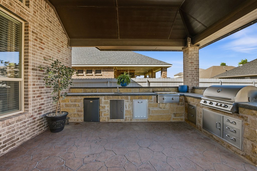 6 San Saba Drive
