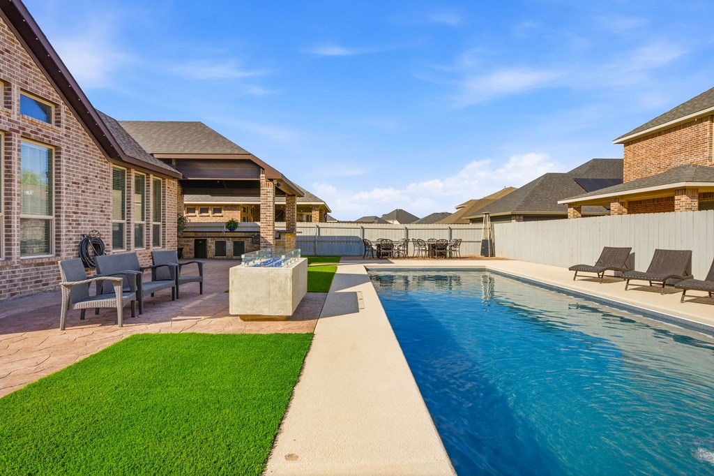 6 San Saba Drive