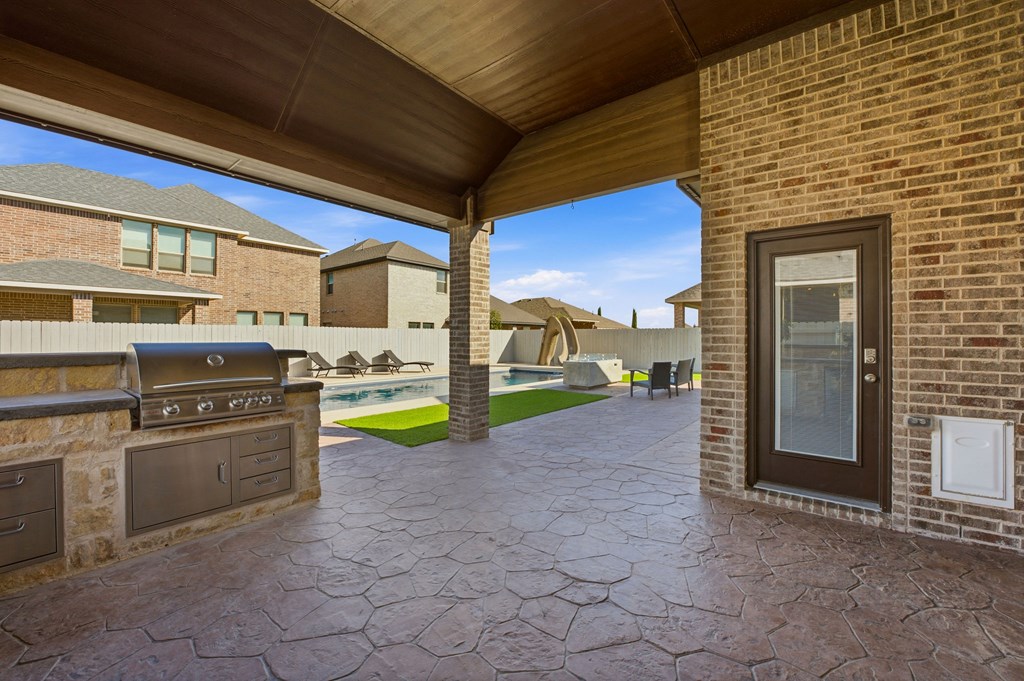 6 San Saba Drive