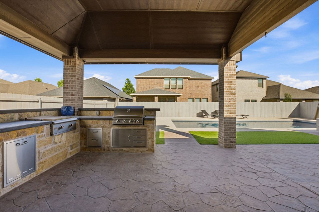 6 San Saba Drive