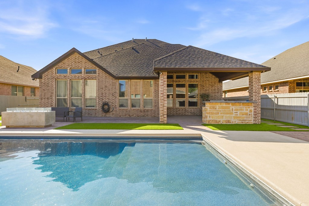 6 San Saba Drive