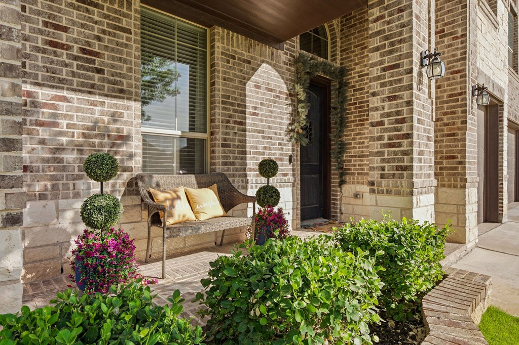 6 San Saba Drive
