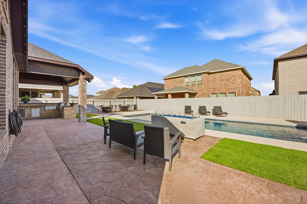 6 San Saba Drive