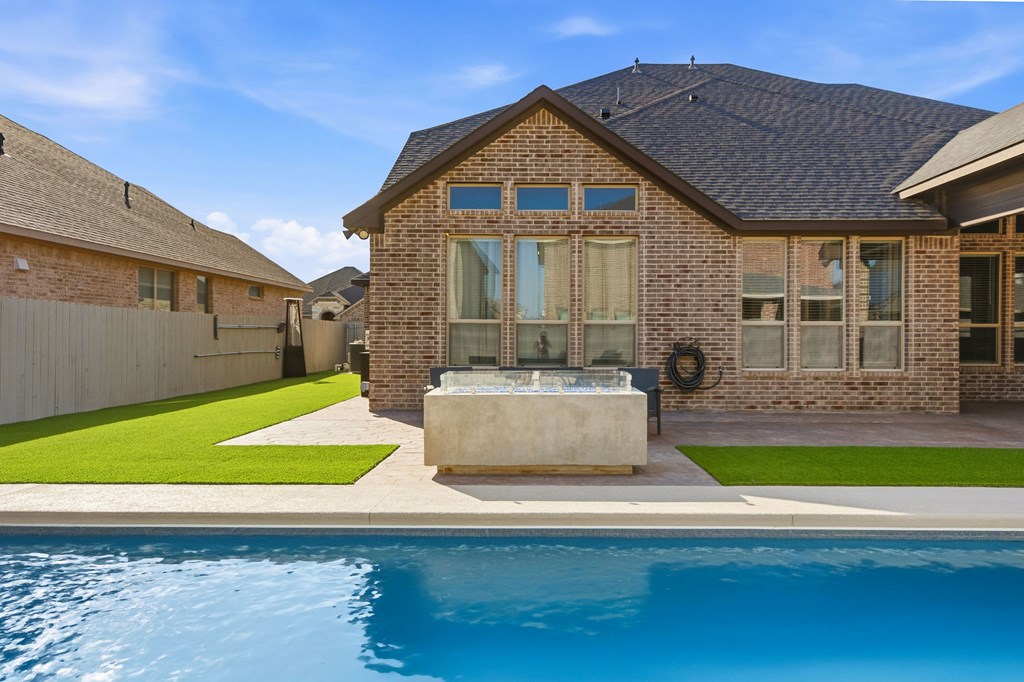 6 San Saba Drive