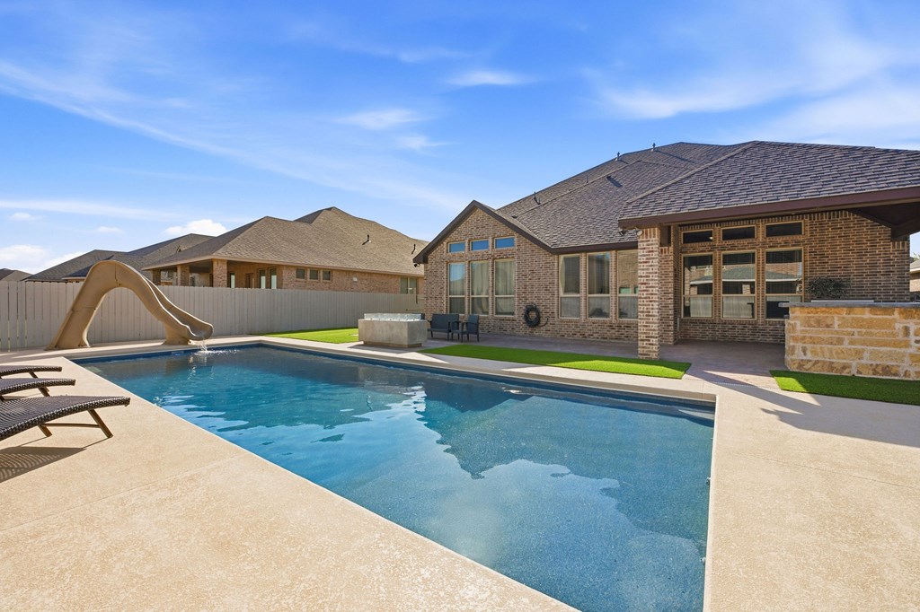 6 San Saba Drive