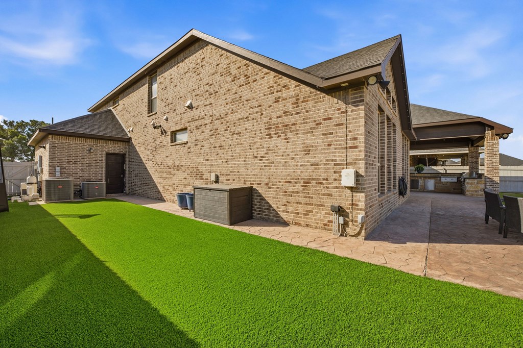 6 San Saba Drive