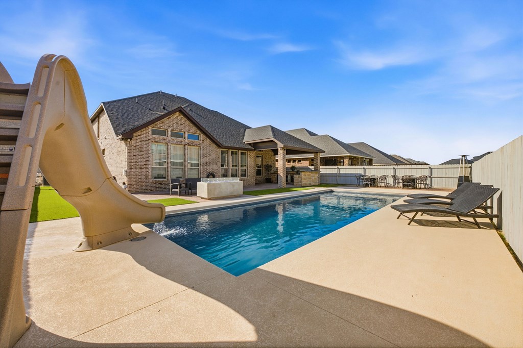 6 San Saba Drive