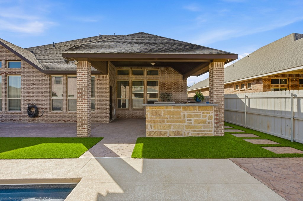 6 San Saba Drive