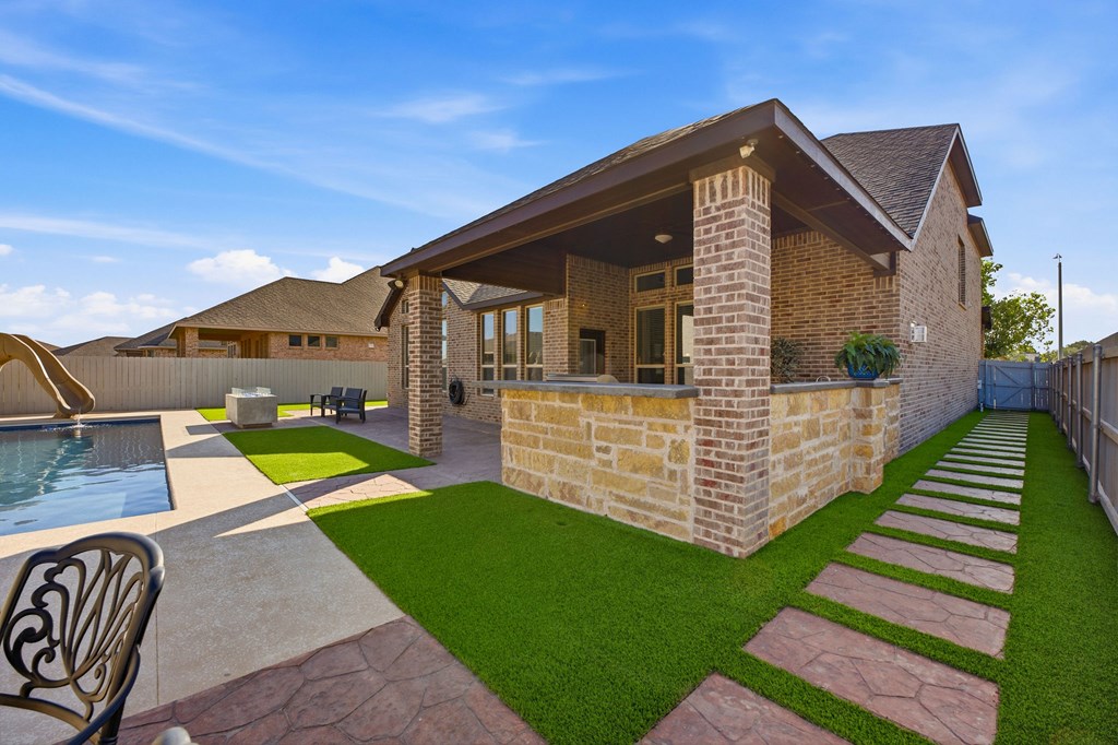 6 San Saba Drive