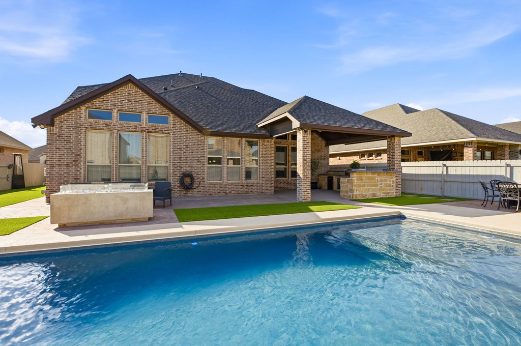 6 San Saba Drive