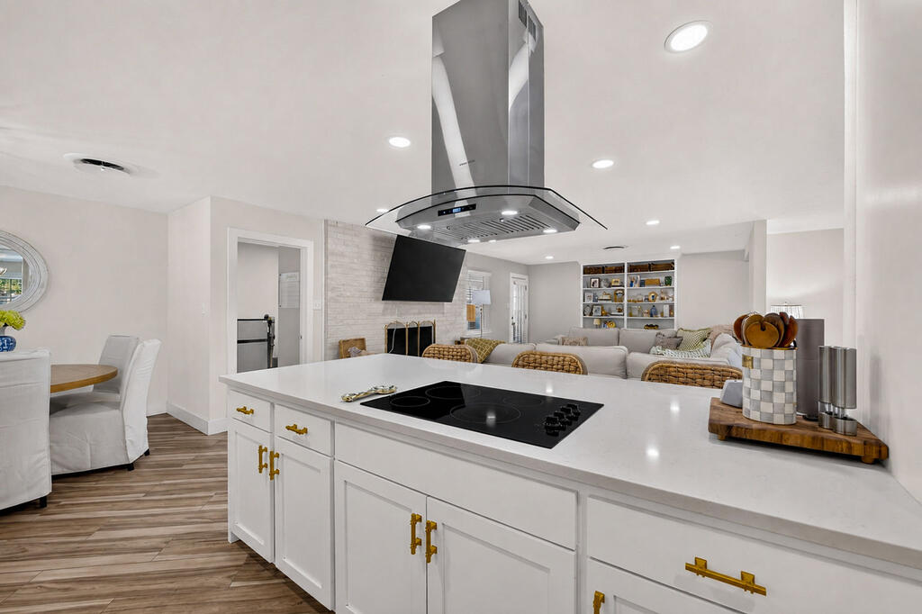 3306 Whitney Dr