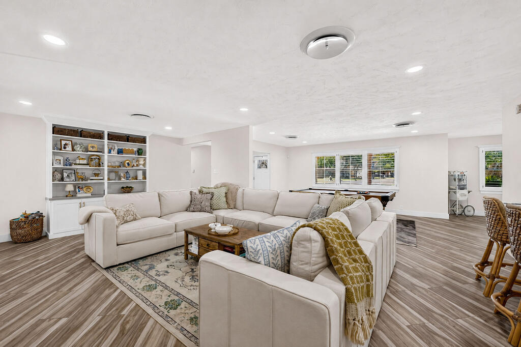3306 Whitney Dr