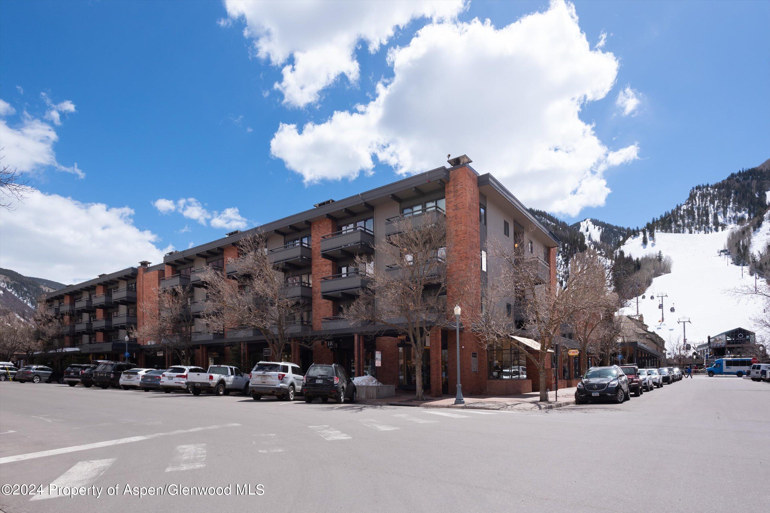 617 E Cooper Avenue, 302