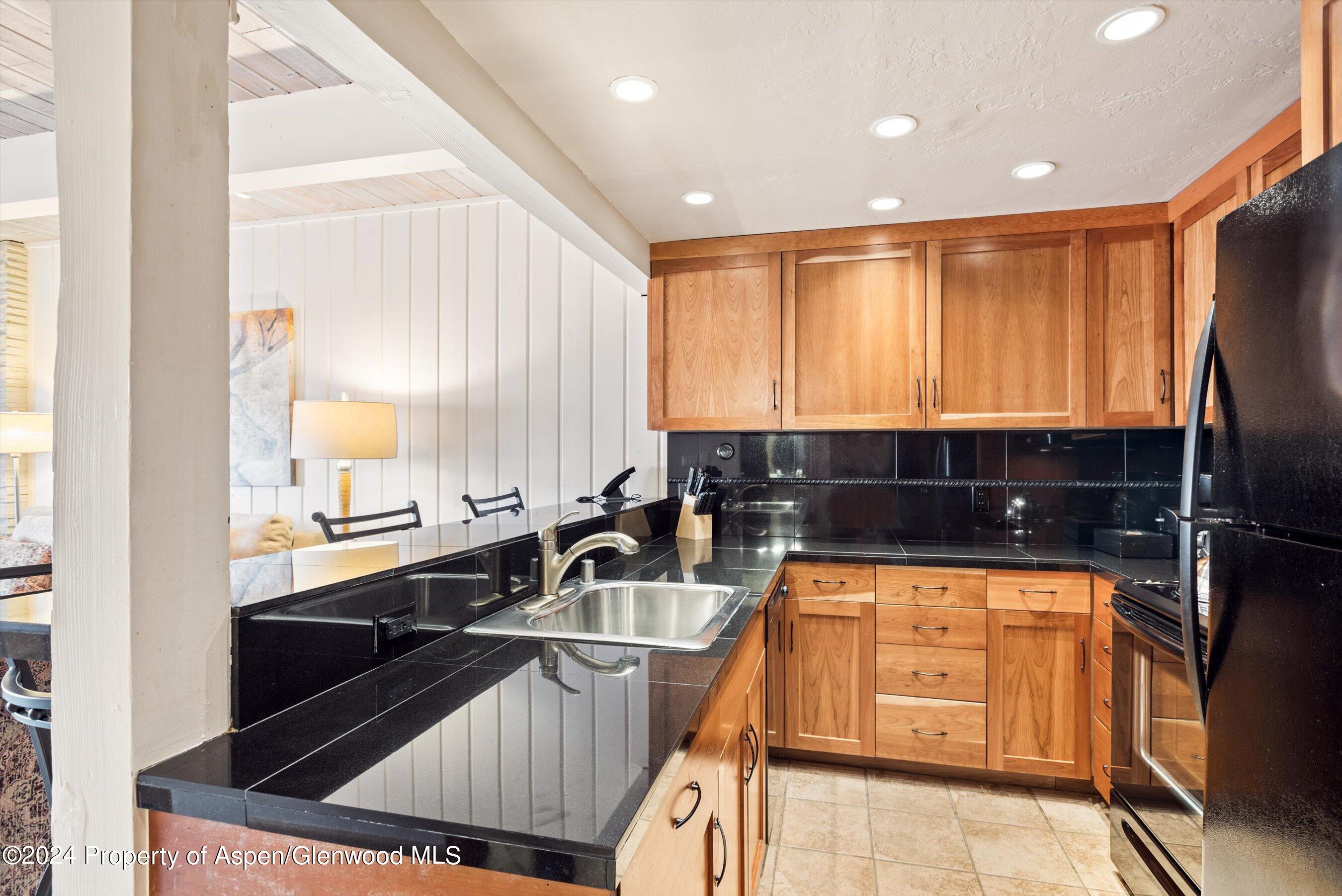 617 E Cooper Avenue, 302
