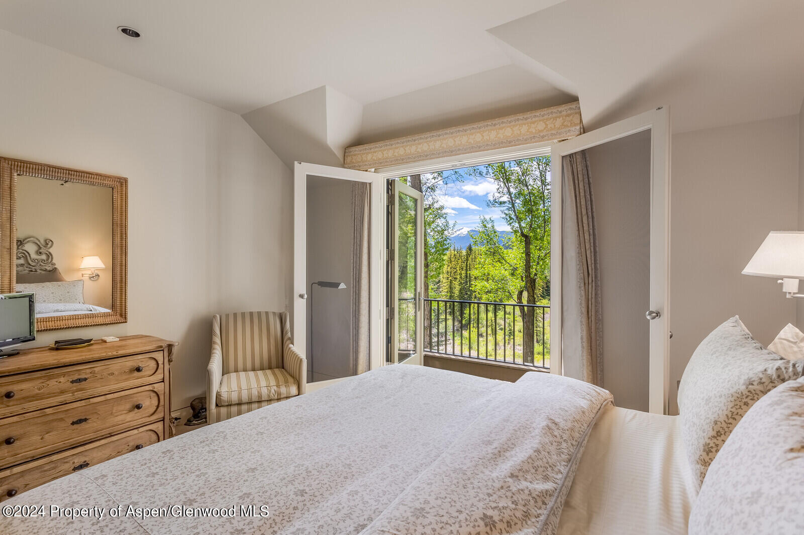 844 ROARING FORK Road