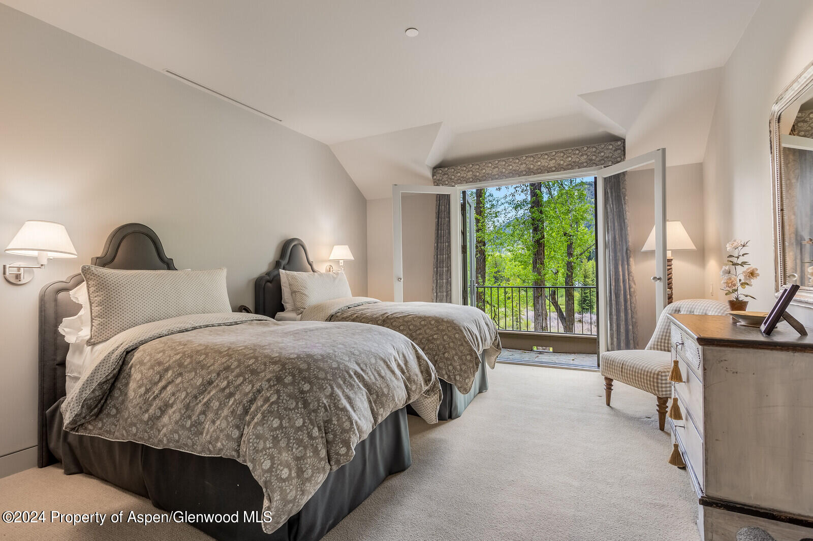 844 ROARING FORK Road