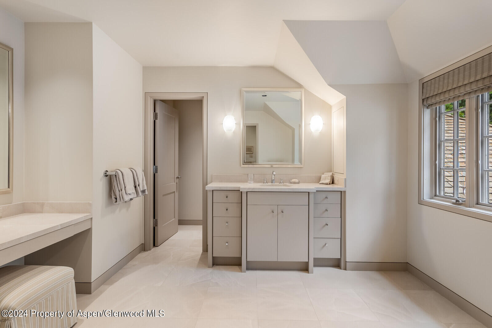 844 ROARING FORK Road