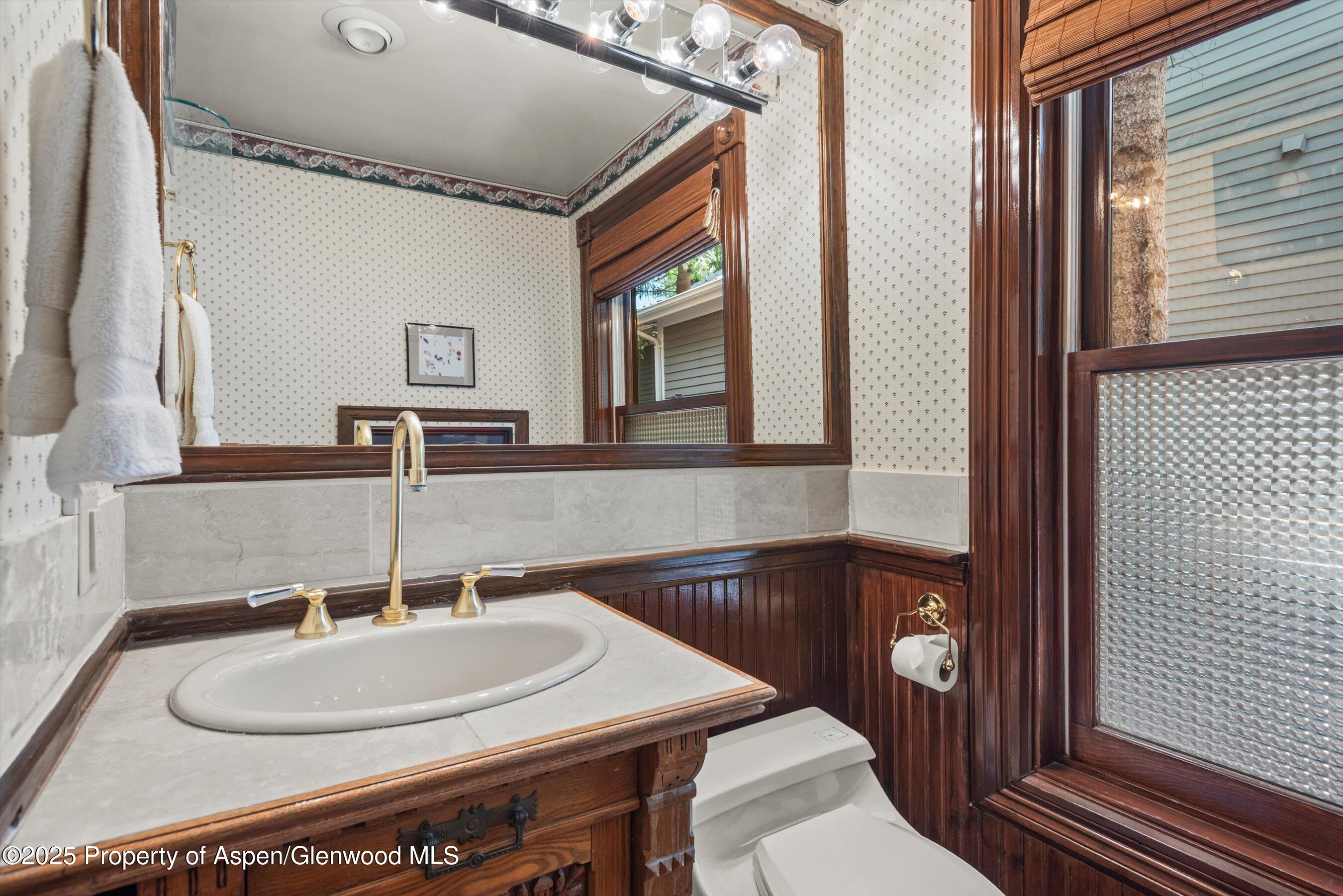 126 W FRANCIS Street