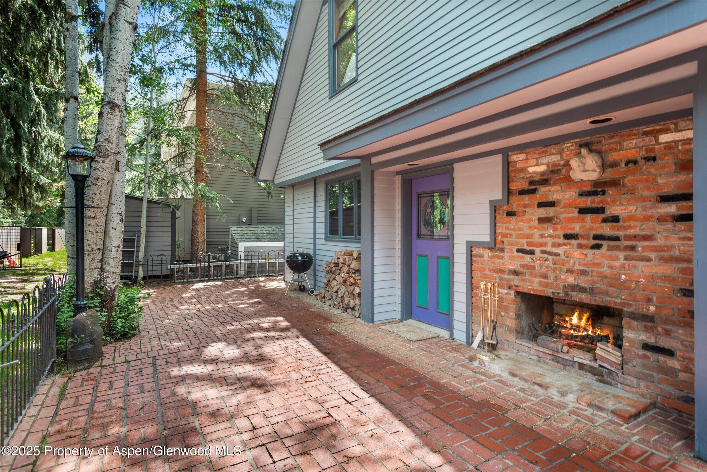 126 W FRANCIS Street