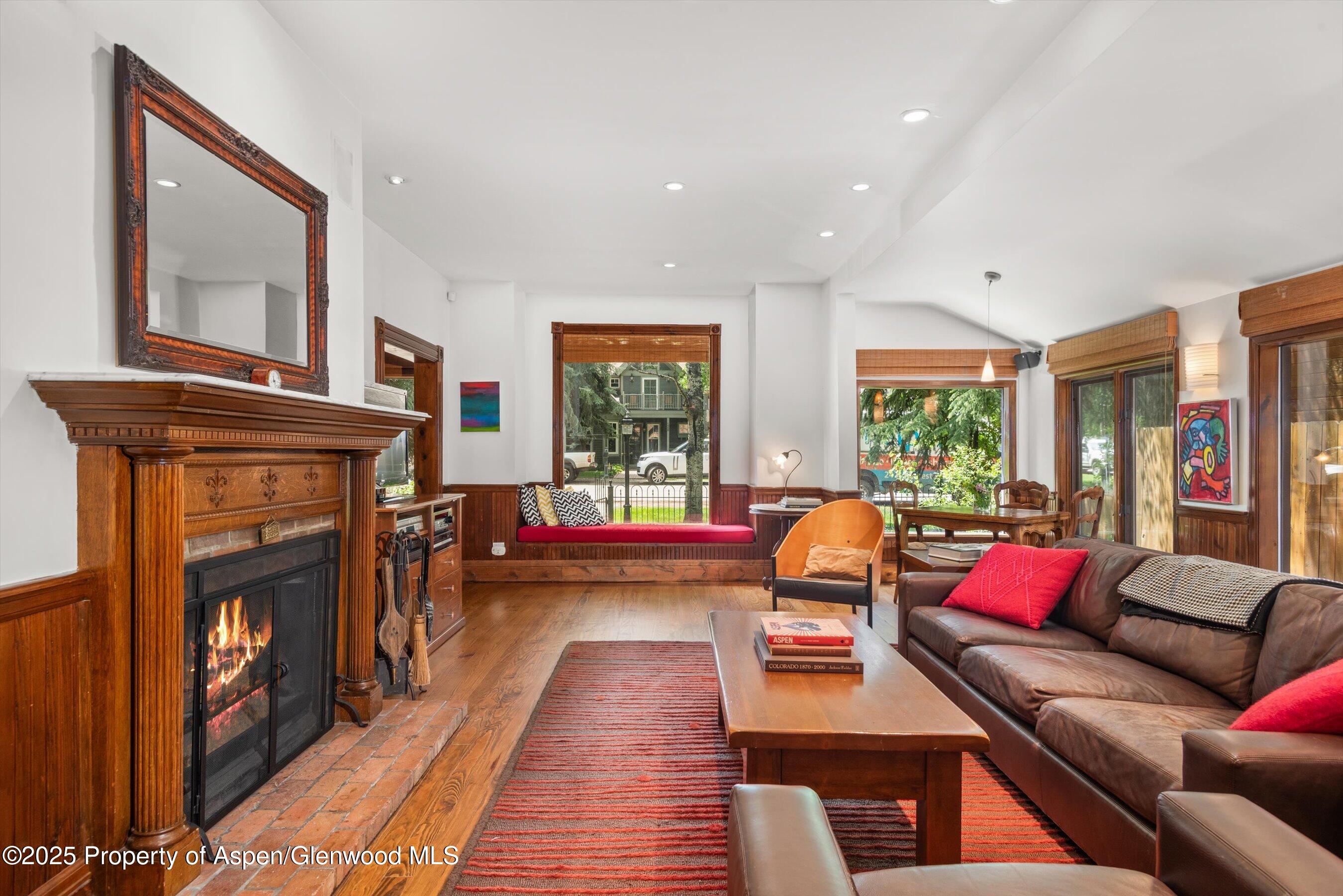 126 W FRANCIS Street