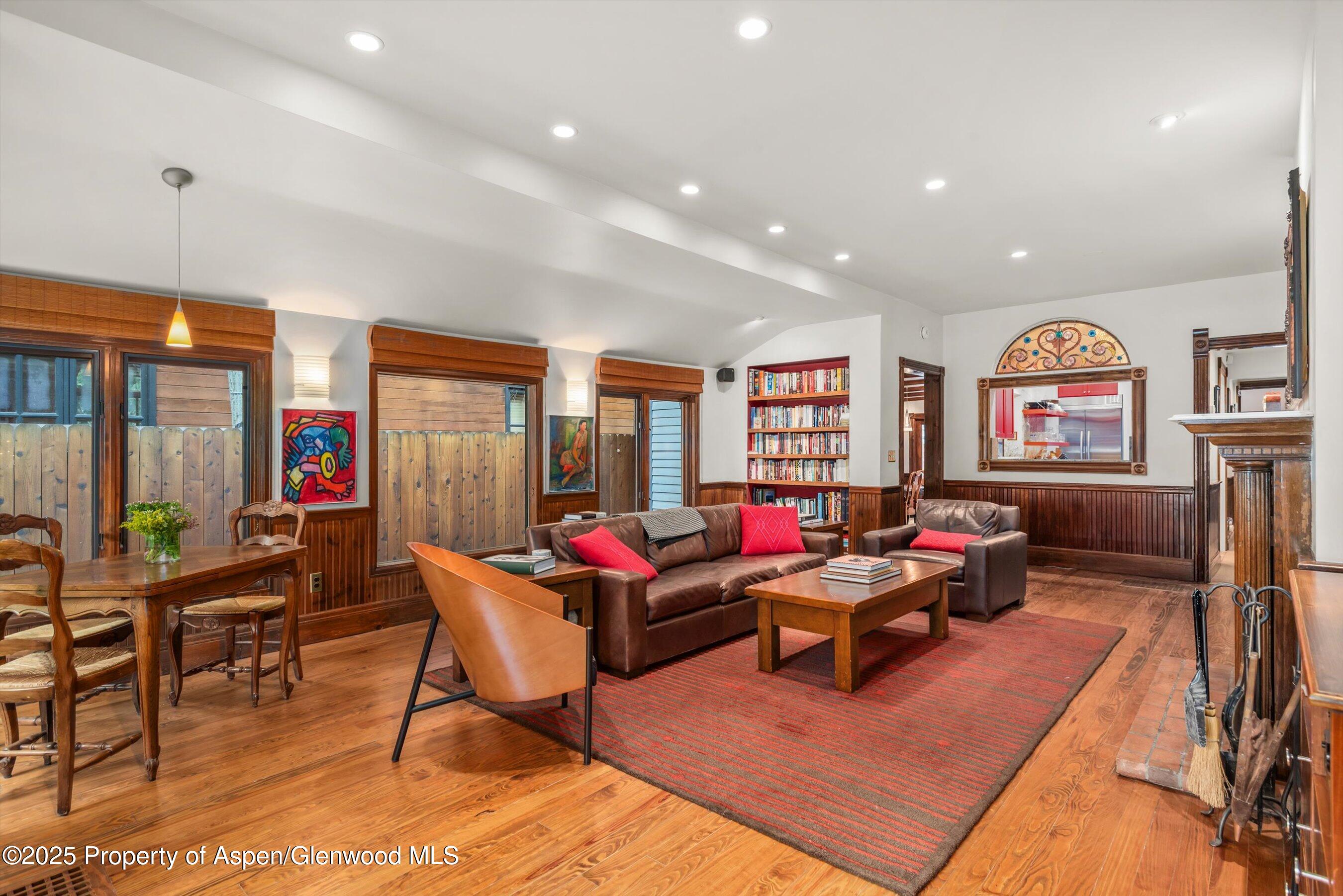 126 W FRANCIS Street