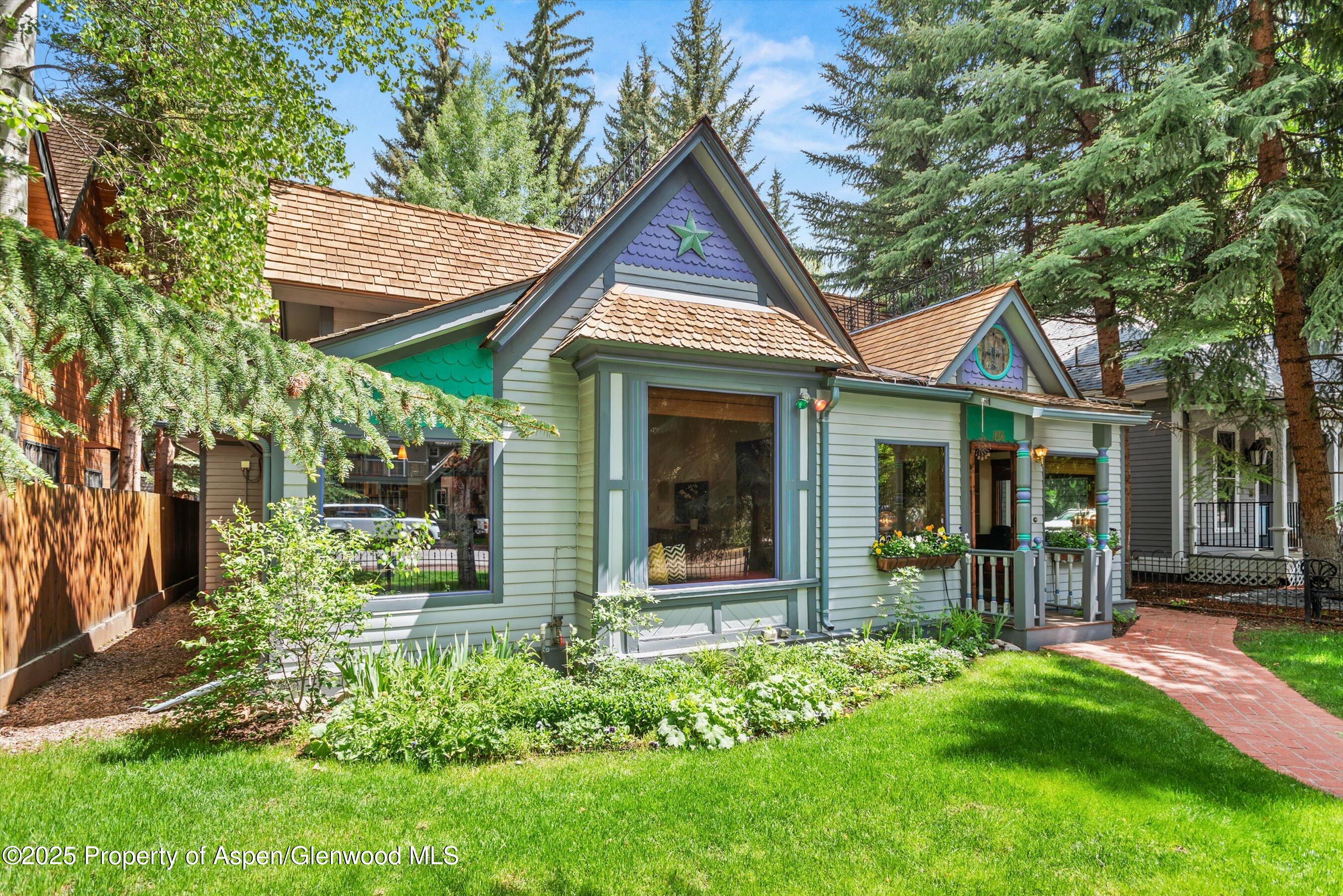 126 W FRANCIS Street